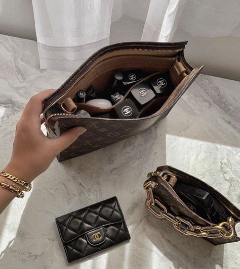 Coco Chanel Bags, Louis Vuitton Makeup Bag, Louis Vuitton Toiletry Pouch, Cerave Moisturizer, Inside My Bag, Eye Makeup Pictures, Favorite Makeup, Makeup Product, Favorite Makeup Products