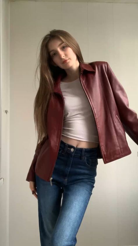 Alternative Outfits Indie, Dark Red Leather Jacket Outfit, Rockstar Girlfriend Outfit 90s, Rockstar Girlfriend Outfit, Red Leather Jacket Outfit, Rockstar Girl, Winter Inspo Outfits, Moto Jacket Outfit, Rock Star Outfit