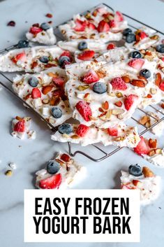 Yogurt Bark Recipe Frozen, Easy Frozen Yogurt, Yogurt Recipes Healthy, Yogurt Bark Recipe, Frozen Yogurt Bites, Frozen Yogurt Bark, Yogurt Bark, Yogurt Bites, Yogurt Bar