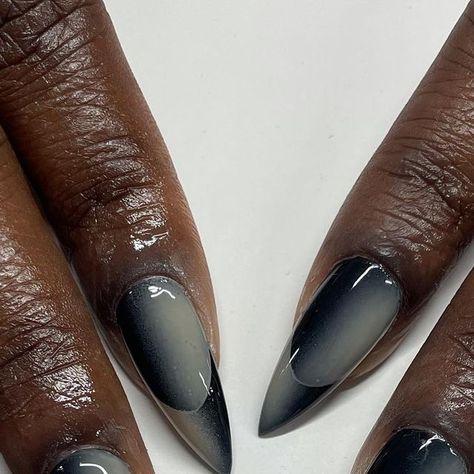 IG: fanessdetroit  Vertical Ombre Illusion French Tip Reverse Ombre French Nails, Two Tone French Tip Nails, Vertical Ombre Nails, Reverse Nails, Reverse French Tip, Ombre French Nails, Ombre French Tips, Reverse Ombre, Black French Tips