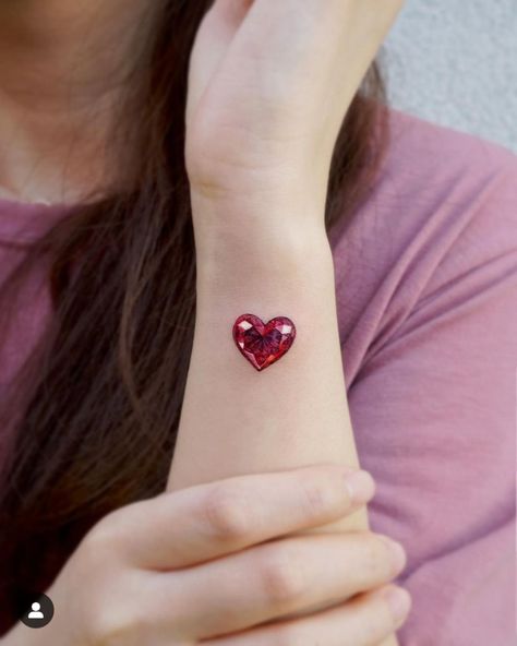 Garnet Tattoo, Ruby Tattoo, Gem Tattoo, Crystal Tattoo, Diamond Tattoos, Tatuaje A Color, Lily Tattoo, Astuces Diy, Cool Small Tattoos