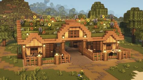 Aesthetic Animal Farm Minecraft, Mc Animal Farm Ideas, Farm Inspo Minecraft, Minecraft Support Beams, Cute Minecraft Base Ideas, Minecraft Farm Cottage, Mc Barn Ideas, Minecraft Houses Aesthetic Cottage, Minecraft Farm Ideas Animal Barn