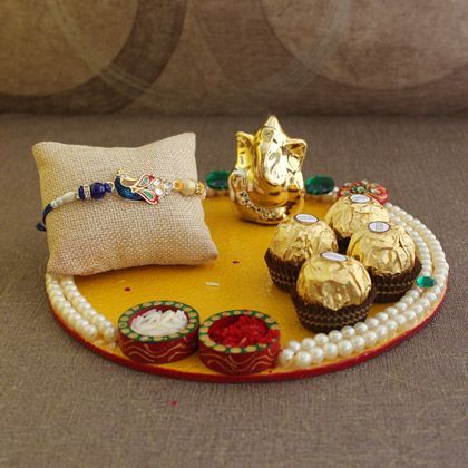 Rakhi Thali, Hamper Diy, Arti Thali Decoration, Puja Thali, Handmade Rakhi Designs, Rakhi Cards, Rakhi Online, Thali Decoration Ideas, Rakhi Making