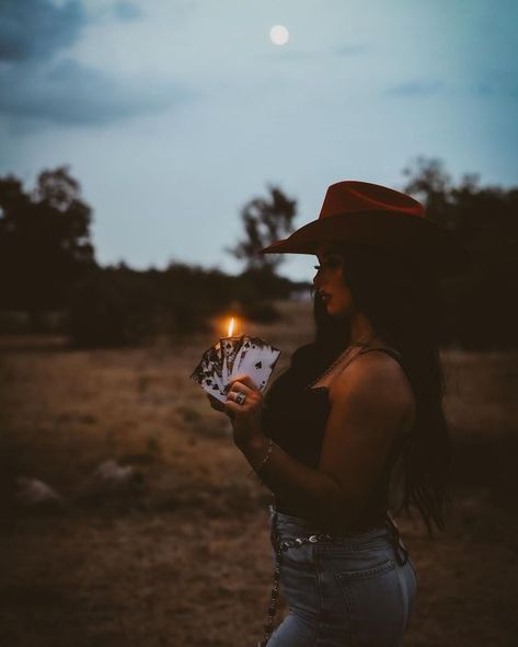 allll the smiles for friday and @laurenprovostphoto 🤍🪩🪶 • • • • • • • • • • • • • • • • • • •• • • ••• • #western #westernfashion… | Instagram Vintage Cowgirl Pictures, Cowgirl Hat Senior Pictures, Unique Senior Pictures Vintage, Western Theme Senior Pictures, Country Pictures Ideas, Cute Western Photoshoot, Western Senior Picture Ideas Horses, Western Branding Photoshoot, Western Women Photoshoot