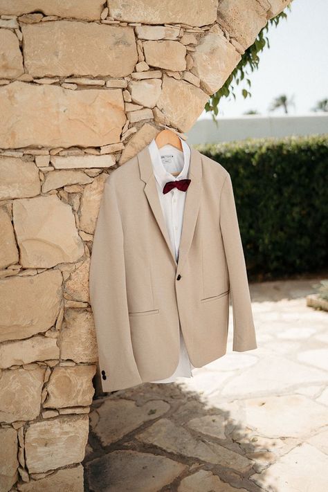 Beige groom suit on hanger detail shot | Image by The Duo Photography