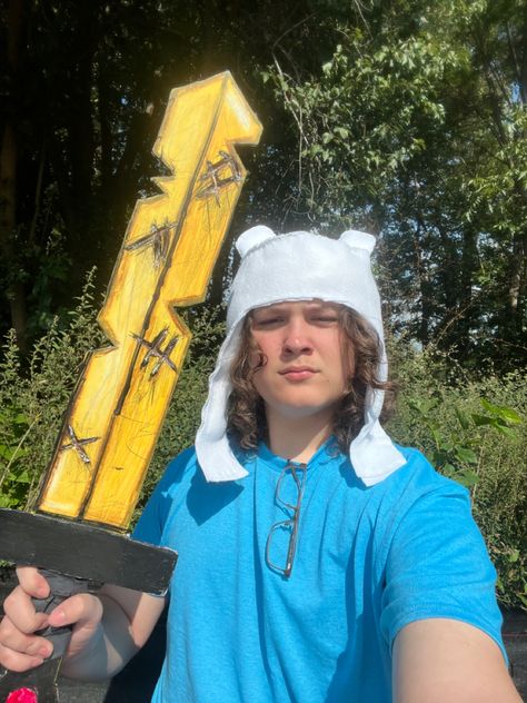 cosplayed as finn for school, made scarlet myself Finn The Human Cosplay, Finn Cosplay, Cosplay Inspiration, Finn The Human, Cosplay Ideas, Best Cosplay, Adventure Time, Scarlet, Fan Art