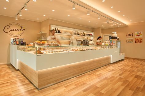 Cafe Counter Display, Cafe Layout, Coffee Kiosk, Cafe Display, Patisserie Design, Cafe Counter, Bakery Shop Design, Modern Restaurant Design, Bakery Interior