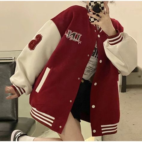 Varsity Jacket Aesthetic, Red Jacket Outfit, Varsity Outfit, Baseball Jacket Outfit, Senior Jackets, Varsity Jacket Outfit, Outfit Oversize, Jacket Outfit Women, College Jackets