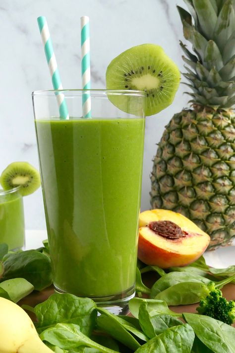 Midday Snack, Green Magic, Yummy Smoothie Recipes, Health Smoothies, Summer Rolls, Food Network, Yummy Smoothies, Green Smoothie, Fruit Smoothies