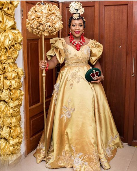 One bride..three dazzling outfits @ms_henshaw is so beautiful 😍  @makeupbychinny👌 #ibomweddings #traditionalwedding #usorondo #efikbride #calabarbride #crossriver #wecanthelpit #efikedimbakara #akwaibomayaya #akwaibom Ibo Traditional Wedding Attire, Gold Floor-length Traditional Wear For Ceremonial Occasion, Gold Floor-length Ceremonial Traditional Wear, Gold Traditional Ceremonial Wear, Bayelsa Traditional Attire, Ankara Design, Dress For Pregnant Women, Nigerian Wedding Dress, Nigerian Traditional Wedding