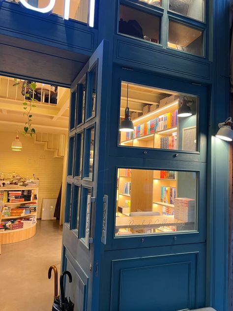 Blue Coffee Shop Aesthetic, Blue Cafe Aesthetic, Blue Coffee Shop, Decore Aesthetic, Yellow Coffee Shop, Berlin Cafe, Books Cafe, Bakery Shop Design, Blue Cafe