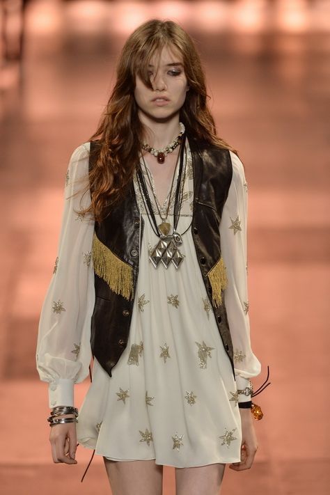 Saint Laurent Spring Style Hippie Chic, Harry Clarke, Look Boho Chic, Ethno Style, Mode Hippie, Estilo Hippie, Boho Summer Dresses, Glam Rock, 가을 패션