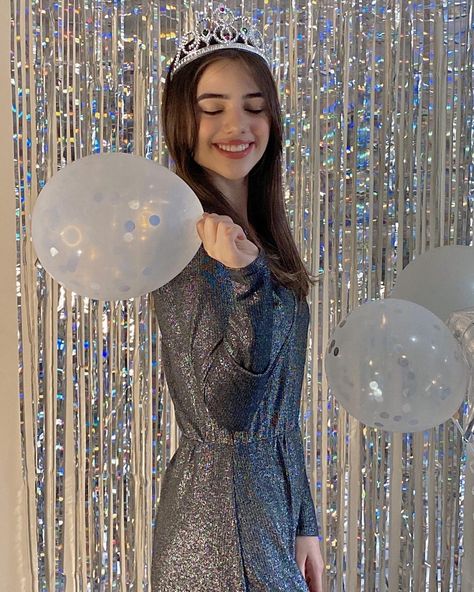 Bday Poses At Home, Birthday Poses Ideas At Home, Birthday Poses For Instagram At Home, Bday Decoration At Home, Birthday Photoshoot Ideas At Home, Pastel Theme Party, Bride To Be Decorations, Birthday Balloons Pictures, Birthday Decorations At Home