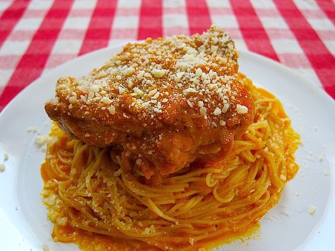 Tallarin con Pollo, Peruvian Style Spaghetti with Chicken Vegan Peruvian, Spaghetti With Chicken, Peruvian Chicken, Peruvian Style, Peruvian Dishes, Chicken Spaghetti Recipes, Latin American Recipes, Peruvian Cuisine, Peruvian Food