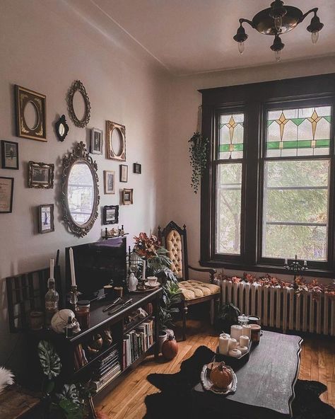 Dark Victorian Living Room Goth, Gothic Bedroom Wall Shelves, Gothic Minimalist Living Room, Gothic Style Home Decor, Dark Academia Home Inspiration, Living Room Decor Gothic, Goth Princess Aesthetic Room, Living Room Decor Dark Academia, Cozy Gothic Decor