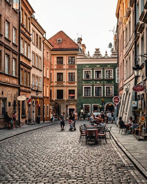 Warsaw Old Town, Poland Warsaw, Travelling Europe, Map Of Europe, Visit Poland, Street Aesthetic, Poland Travel, Europe Map, Warsaw Poland