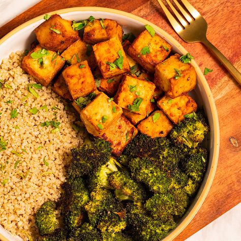 This savory & crispy oven baked tofu is easy to make and delicious. It is healthy and requires no frying, yum. Baked Tofu Crispy, Tofu Crispy, 500 Calorie Meals, Healthy Bowls Recipes, Healthy Bowls, Baked Tofu, Middle Eastern Recipes, Vegan Sweets, Bowls Recipe