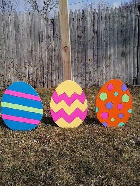 40 Outdoor Easter Decorations Ideas To Make Easter Yard Art, Easter Yard Decorations, Wooden Easter Decorations, Easter Outdoor, Wood Yard Art, Easter Wood Crafts, Painted Eggs, Unique Easter, Easter Projects