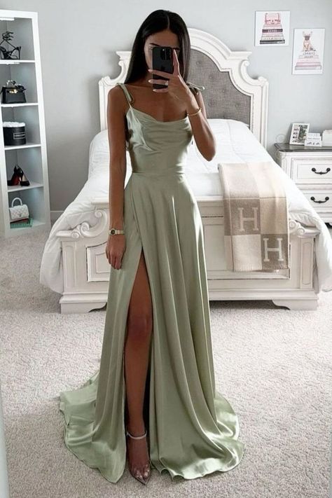 Light Green Prom Dress Silk, Pastel Green Prom Dress Fitted, Fitted Light Green Prom Dress, Light Green Pron Dresses, Summer Formal Dresses, Winter Event, Pretty Prom Dresses, Prom Outfits, Art Dress