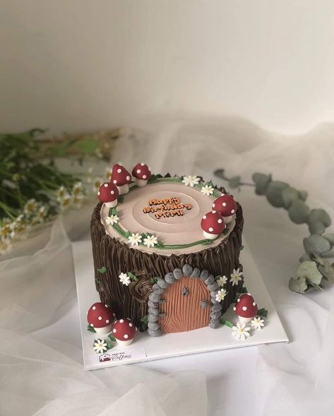 Whimsical Cake Ideas, Christmas Cake Aesthetic, Homemade Christmas Cake, Vintage Birthday Cakes, Christmas Cake Designs, Simple Cake Designs, Funny Birthday Cakes, Xmas Cake, Mini Cakes Birthday