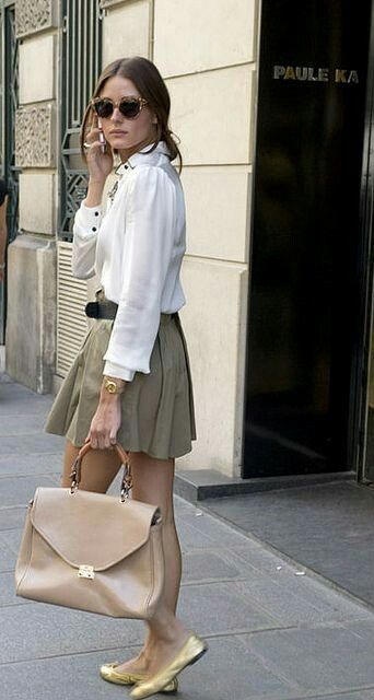 Gold flats, white top and olive skirt Golden Shoes Outfit, Olivia Palermo Flats, Gold Bag Outfit, Ballet Flats Street Style, Casual Flats Outfit, Church Outfit Spring, Ballerina Flats Outfit, Flat Shoes Outfit, Ballet Flats Outfit