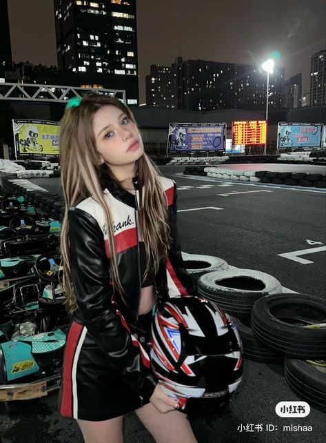 Street Racing Fashion, Racer Jackets For Women, Racer Outfit, Racer Jackets, Race Outfit, Vintage Swimsuits, Women's Casual Style, Pretty Selfies, Casual Style Outfits