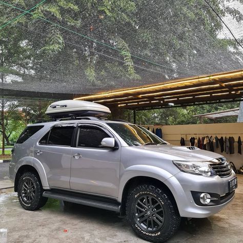 Persiapan pergi piknik 🎊🎊 | Instagram Toyota Fortuner Modified, Fortuner Modified, Toyota Sw4, Indian Cars, Hilux Revo, Toyota Suv, Toyota Fortuner, Toyota Innova, Toyota 4x4