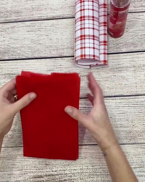 Bath & Body Works Canada on Instagram: "Ready to gift your Body Care haul? 💁‍♀️🎄 Let @beeandblooms show you how to wrap up those Body Care staples & get them ready to gift to the ones you love! Drop a 🎁 if you’re adding this video to your saves for future wrapping! . Êtes-vous prêts à offrir vos trésors de soins pour le corps? 💁‍♀️🎄 Laissez @beeandblooms vous montrer comment emballer ces soins incontournables pour les offrir à vos proches! Laissez cet émoji 🎁 si vous souhaitez ajouter cett Lotion Wrapping Ideas, Bath And Body Works Gift Wrap Ideas, Wrapping Bath And Body Works Gifts, How To Wrap Body Spray Gift, How To Wrap Bath And Body Works Products, Bath And Body Works Gift Ideas, Bath Body Works Lotion, Bottle Gift Wrapping, Holidays 2023