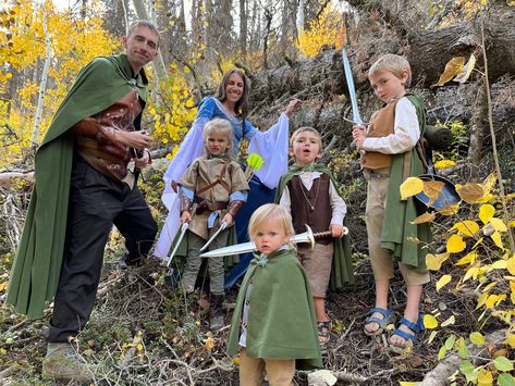 Lord Of The Rings Family Costumes, Lord Of The Rings Halloween, Masks Photography, Rings Outfit, Lord Of The Rings Costumes, Aladdin Princess Jasmine, Cosplay Masks, Aladdin Princess, Fellowship Of The Ring