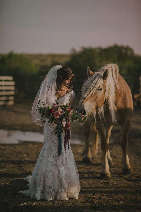 Cowboy wedding with cowboy and cowgirl. Ranch wedding ideas with horses. Country wedding with rustic decor. Country wedding ideas. Barn Wedding Venue. Weddings in Idaho on ranches #westernwedding Wedding Ideas With Horses, Ranch Wedding Ideas, Wedding Dress Mermaid Lace, Country Wedding Pictures, Veil Simple, Country Wedding Ideas, Dresses Videos, Country Western Wedding, Western Themed Wedding