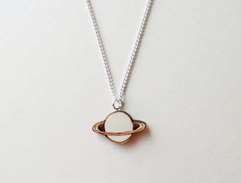 Saturn Ring, Mode Ab 50, Saturn Necklace, Luna Lovegood, Soft Grunge, Batgirl, Girls Best Friend, Supergirl, Cute Jewelry