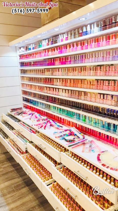 Nail Shops Interior, Nail Supply Store Design, Nail Art Shop Interior Design, Small Nail Shop Decor Ideas, Mini Nail Salon, Small Nail Salon Ideas, Nail Shed, Nail Technician Room, Nail Studio Decor