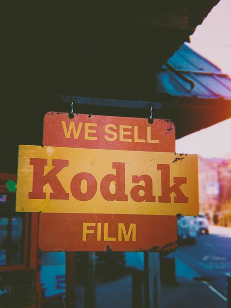 Thanks to @jontyson for making this photo available freely on @unsplash 🎁 Artistic Room, Free High Resolution Photos, Kodak Film, Word Signs, Focus Photography, Music Images, Pictures Of The Week, Retro Photo, Good Ole