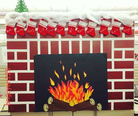 Construction Paper Fireplace Christmas, Fireplace Kindergarten, Construction Paper Fireplace, Pinboard Ideas, Goose Art, Christmas Cubicle Decorations, Diy Christmas Wall, Christmas Classroom Door, Wall Christmas Tree