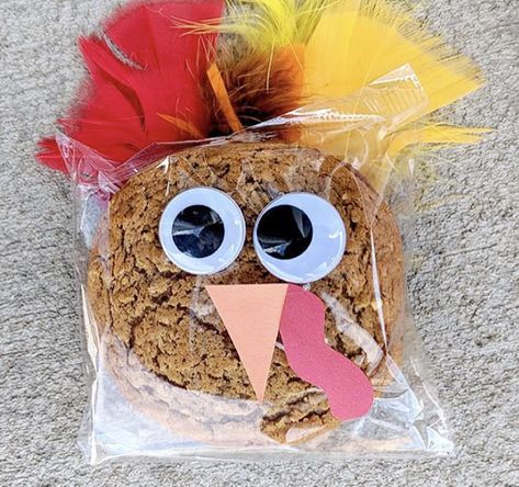 Cute Thanksgiving Classroom Treats Your Students Will Love Turkey Themed Snacks For Kids, Thanksgiving Gifts For Nursing Home, Cute Thanksgiving Treats For Coworkers, Thanksgiving Work Gift Ideas, Classmate Thanksgiving Gifts, School Thanksgiving Party Food, Thanksgiving Goodies For Kids, Thanksgiving Daycare Treats, Thanksgiving Classroom Snacks