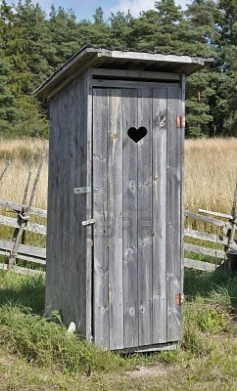 Outhouse Outhouse Shed, Outhouse Bathroom, Out Houses, Outdoor Toilet, Tool Sheds, Garden Stuff, Building Ideas, Old Farm, The Ranch