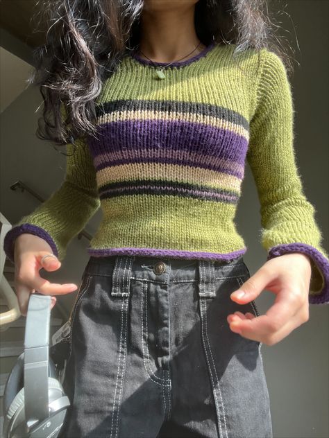 Striped sweater Green And Purple Crochet, Green And Purple Outfit, Outfit Knit, Hand Knit Sweater, Knit Outfit, Knit Fashion, Knitting Inspiration, Striped Sweater, Crochet Fashion