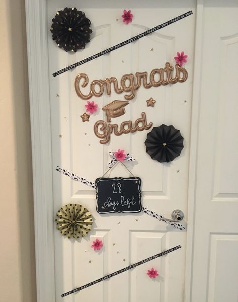 Decorated bedroom door-Graduation countdown Graduation Door Ideas, Graduation Door Decorations, Graduation Countdown, Diy Graduation Decorations, Hotel Room Decoration, Decorated Bedroom, Diy Graduation, Cruise Door, Graduation Diy