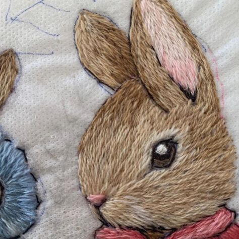 Cottagecore Embroidery, Embroidery Napkins, Embroider Ideas, Clothes Embroidery Diy, Bunny Embroidery, Diy Bead Embroidery, Thread Painting, Creative Embroidery, Animal Embroidery