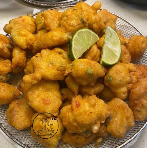 Frituras de Bacalao / Codfish Fritters Codfish Fritters, Traditional Cuban Food, Cuban Kitchen, Cuban Food, Fritter Recipes, Cod Fish, Cuban Recipes, Catering Services, Kitchen Recipes