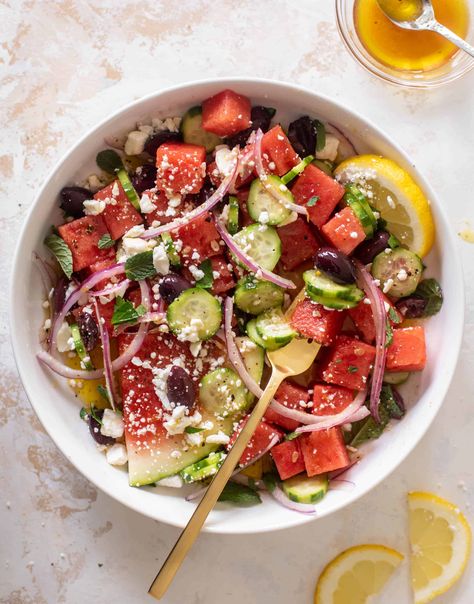 Watermelon Greek Salad Salad With Red Onion, Feta And Olives, Salad Watermelon, Main Salad, Tomato Salad Recipes, Watermelon Feta Salad, Watermelon And Feta, Sweet Watermelon, Salad Dishes