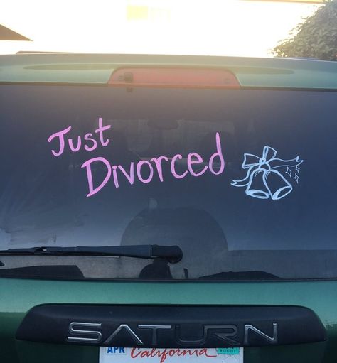 These Parents Threw A Lit “Divorce Party” To Make Their Split Less Awkward Divorce Party Games, Happily Divorced, Getting Divorced, Throw A Party, Two Daughters, Family First, Ex Husbands, Inspirational People, Buzzfeed