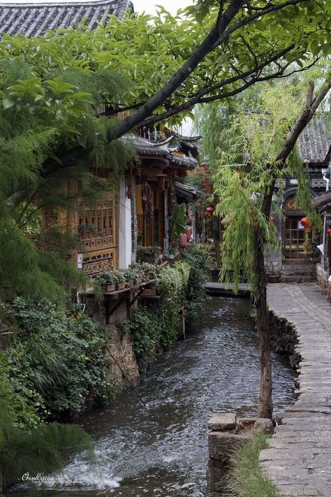 Chinese Structure, Japan Furniture, Asian City, Lijiang, Asian Architecture, Garden Architecture, Chinese Architecture, Japanese Architecture, Pretty Places