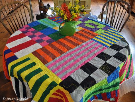 Tablecloths From The Little Round Table Quilt Tablecloth, Quilted Tablecloth, Patchwork Tablecloth, Tablecloth Ideas, Round Table Decor, Round Dining Room Table, Christmas Quilt Patterns, Table Quilts, Round Dining Room