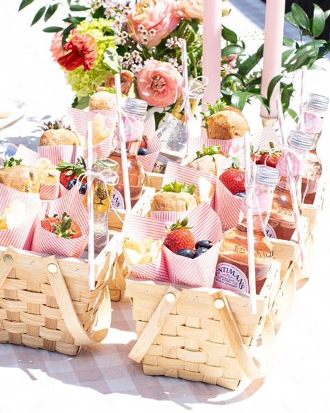 Pink Aesthetic Pictures, Rose Lemonade, Picnic Birthday Party, Picnic Style, Picnic Birthday, Wallpaper Girly, Picnic Ideas, Pink Theme, Mothers Day Brunch