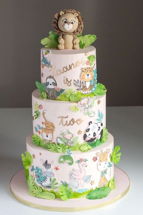 Safari cakes are among the most popular trends for birthday parties, baby showers, and special occasions! Many beautiful elements go into a safari cake, such as gold animal cake toppers, edible gold splatter, fondant animals, fondant leaves, and many more. The theme is also interchangeable with jungle-themed cake. Safari Cake Birthday, Jungle Theme Cake Without Fondant, Jungle Theme Cake, Animals Fondant, Safari Jungle Theme, Animal Cake Toppers, Fondant Leaves, Jungle Theme Cakes, Cake Design Ideas