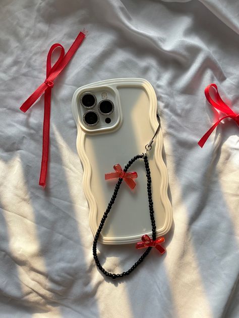 Korean Phone Strap, Simple Phone Charm Ideas, Bow Phone Charm, Phone Strap Aesthetic, Iphone Charms, Phone Charm Aesthetic, Aesthetic Phone Charms, Phone Charms Aesthetic, Mobile Charms