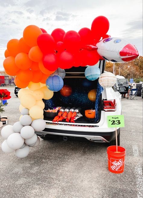 Trunk Or Treat With Balloon Arch, Trunk Or Treat Ideas For Cars Balloons, Out Of This World Trunk Or Treat, Trunk Or Treat Ideas With Balloons, Space Trunk Or Treat Ideas For Cars, Outer Space Trunk Or Treat Ideas, Nasa Trunk Or Treat, Trunk Or Treat Balloon Ideas, Trunk Or Treat Balloon Arch