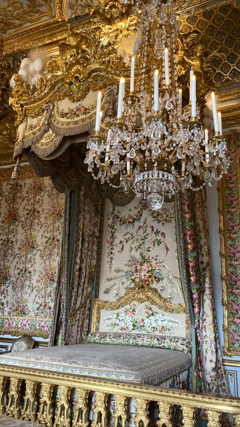 Palace Of Versailles Aesthetic Wallpaper, Palace Core Aesthetic, Versailles Marie Antoinette Bedroom, Marie Antoinette Palace, Marie Antoinette Lockscreen, Versailles Inspired Bedroom, Marie Antoinette Versailles, Marie Antoinette Bedroom Inspiration, Versailles Palace Aesthetic