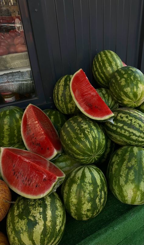 Watermelon Vodka Drinks, Watermelon Juice Recipe, Watermelon Sangria, Watermelon Dessert, Patio Gardening, How To Grow Watermelon, Watermelon Water, Watermelon Cocktail, Easy Patio